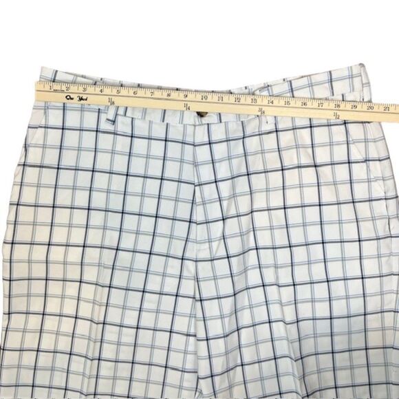 IZOD Golf X-Treme Function Men's Shorts Windowpane Plaid White w/Navy Gray 40 - Picture 2 of 9